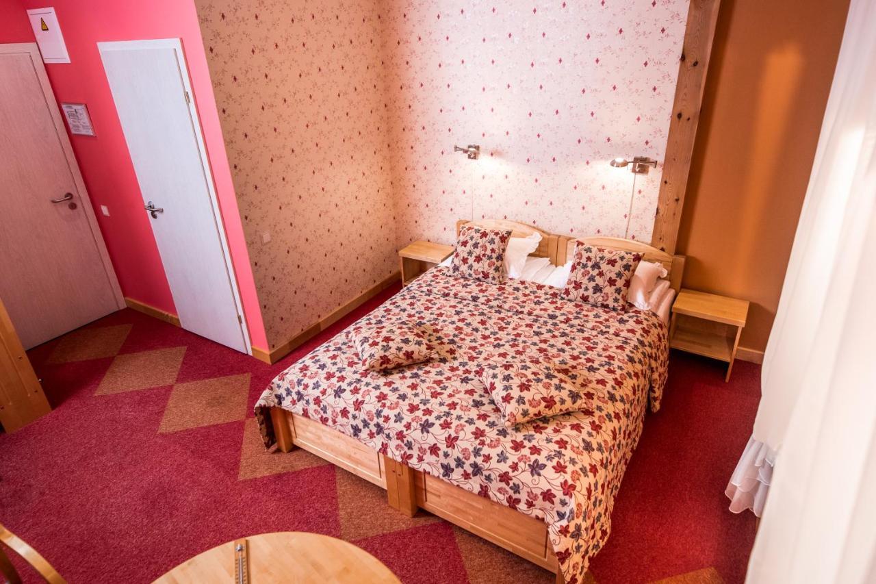 Abzali Hotel And Restaurant With Self Check-In Ādaži 外观 照片