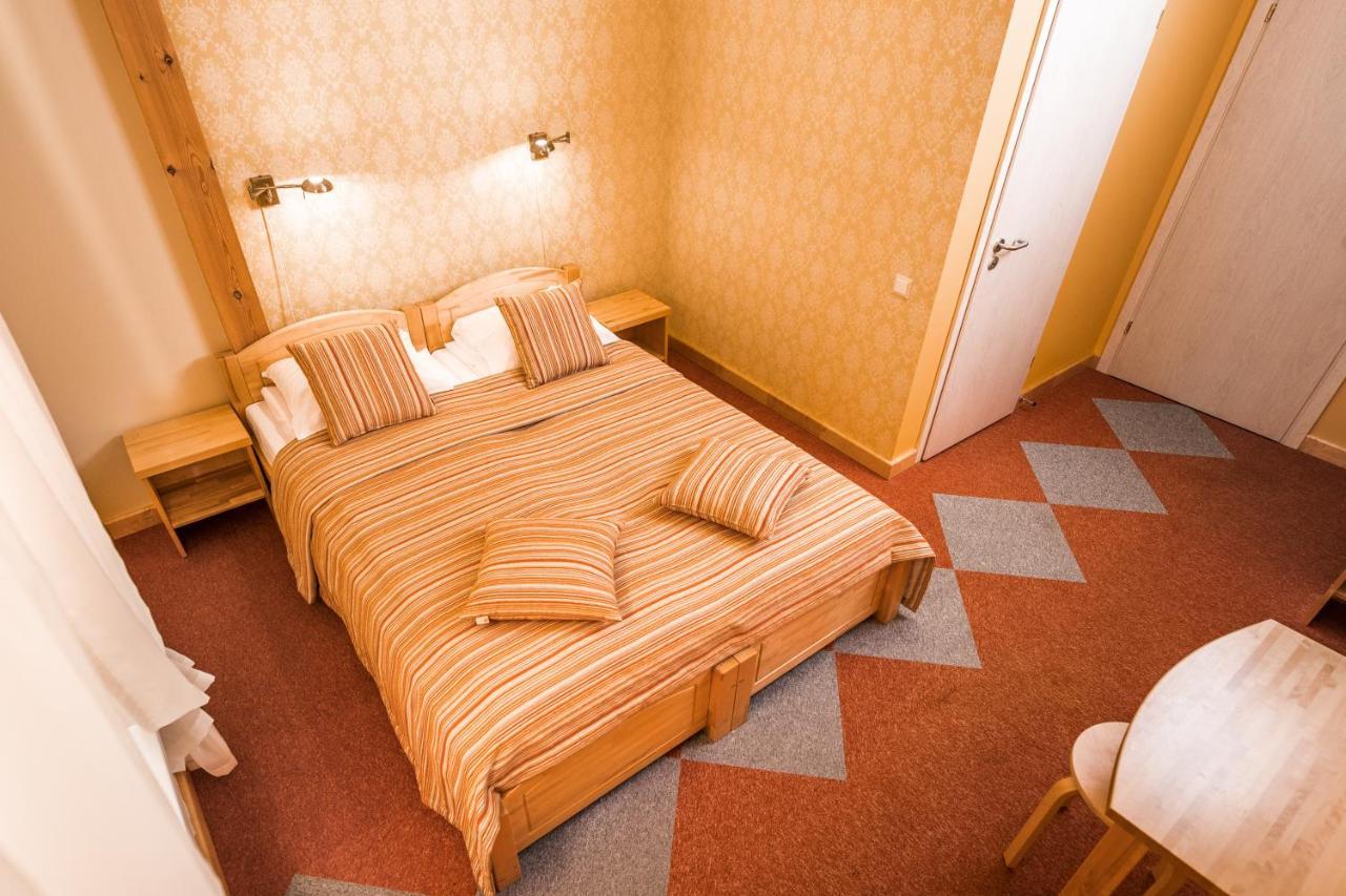 Abzali Hotel And Restaurant With Self Check-In Ādaži 外观 照片