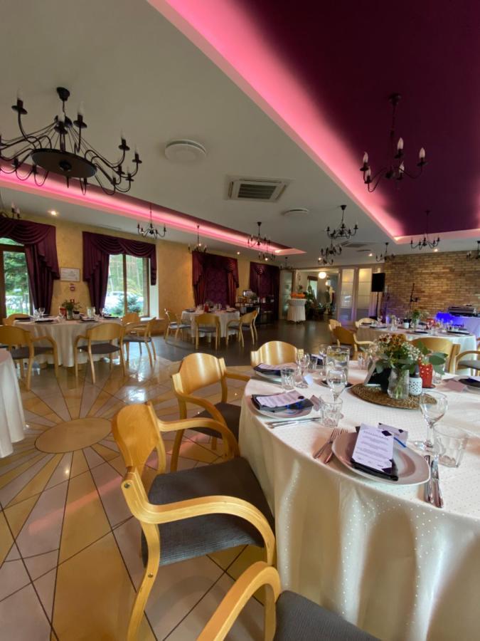Abzali Hotel And Restaurant With Self Check-In Ādaži 外观 照片